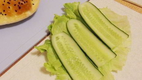 балык экмек — лепешка с рыбой и овощами