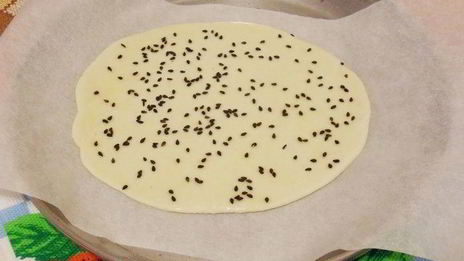 балык экмек — лепешка с рыбой и овощами