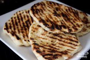 Чесночные лепешки наан