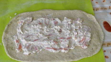 фокачча фаршированная сладким перцем, розмарином и сыром