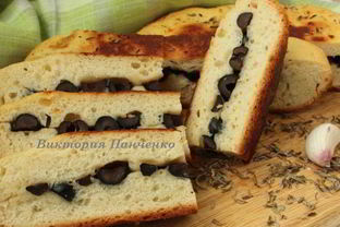 Фокачча с маслинами и орегано