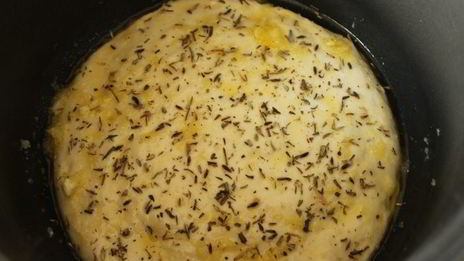 фокачча с маслинами и орегано