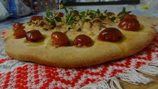 Фокачча с пармезаном и пряными травами