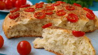 Фокачча с помидорами черри и ароматными травами