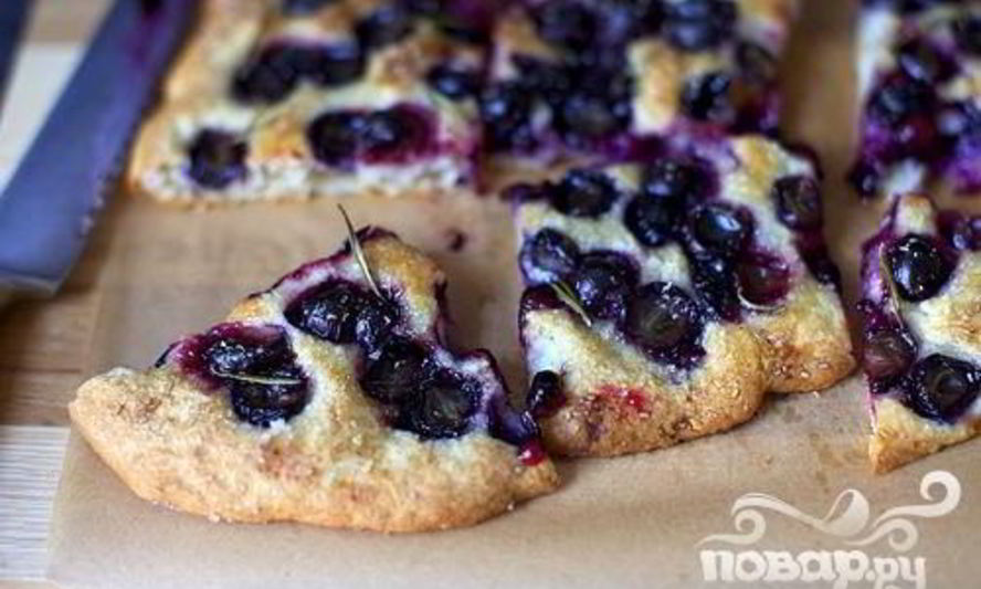 Рецепт фокачча с виноградом и розмарином