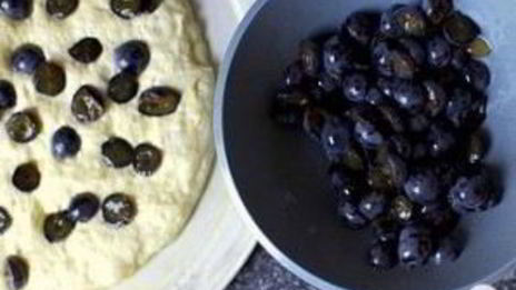 фокачча с виноградом и розмарином