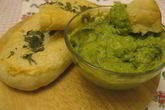 Индийские лепешки Наан с соусом из авокадо