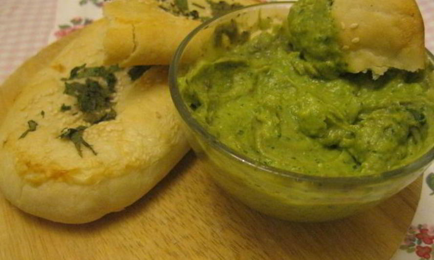 Рецепт индийские лепешки наан с соусом из авокадо