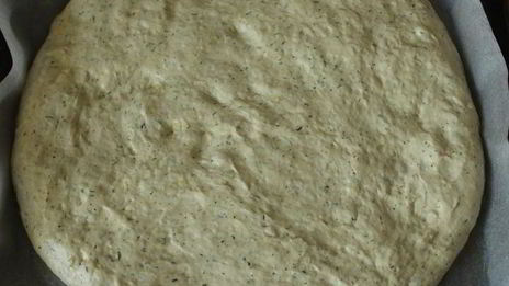 картофельная фокачча с печеным чесноком и укропом