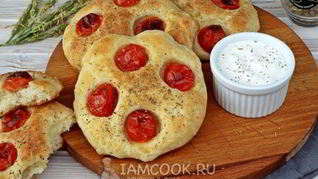 Картофельные лепешки с черри и травами