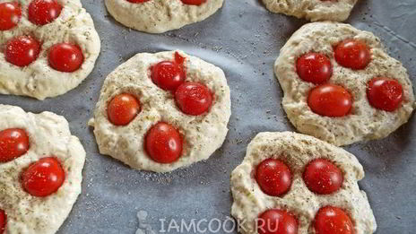 картофельные лепешки с черри и травами