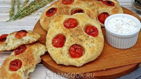 картофельные лепешки с черри и травами