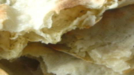 хлеб-лепешка с ореховой травой