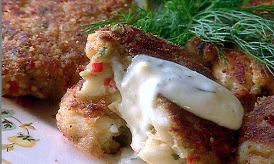Рецепт крабовые лепешки с лимонно-укропным соусом