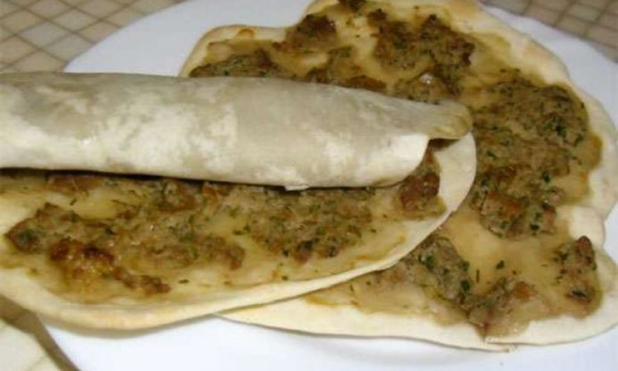Рецепт ламаджо — армянские хрустящие лепешки прослоенные мясным фаршем