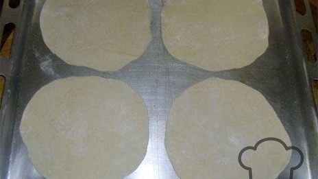 ламаджо — армянские хрустящие лепешки прослоенные мясным фаршем