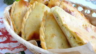 Лепешка с моцареллой, фетой и орегано