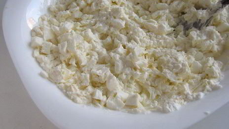 лепешка с моцареллой, фетой и орегано