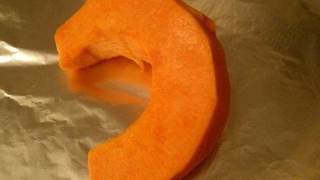 лепешка с тыквой, оливками и луком