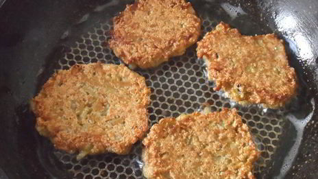 лепешки из баклажана с оригинальным соусом