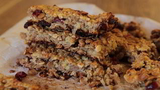 Овсяные лепешки с бананами и клюквой