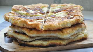 Тонкие лепешки с зеленью