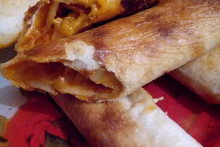 Тортильи запеченные с сыром и колбасой