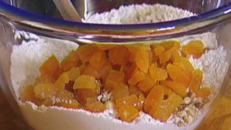 маффины с апельсиновым соком, орехами и курагой