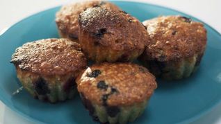 Маффины с черной смородиной