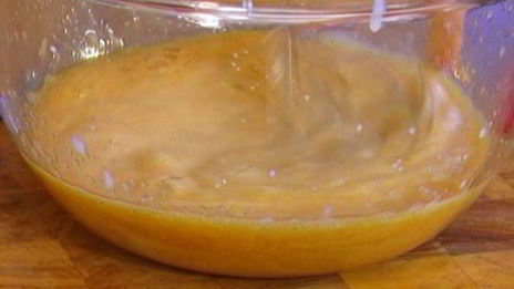 маффины с хурмой и клубникой