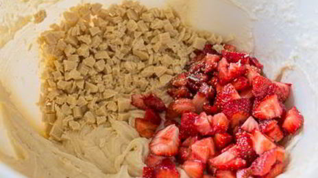 маффины с клубникой и белым шоколадом