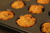 Маффины с копчеными колбасками и сыром