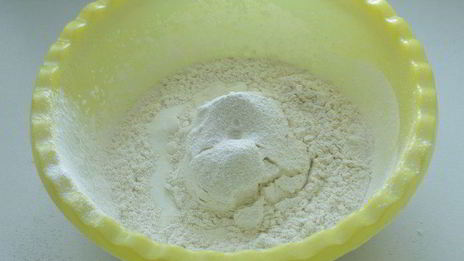 маффины с марципаном и брусникой