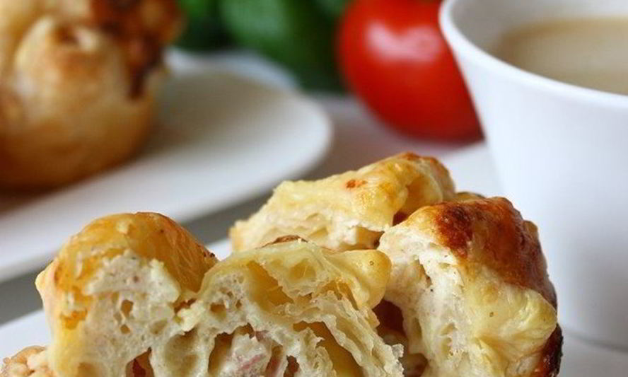 Рецепт маффины с сыром и ветчиной в слоеном тесте