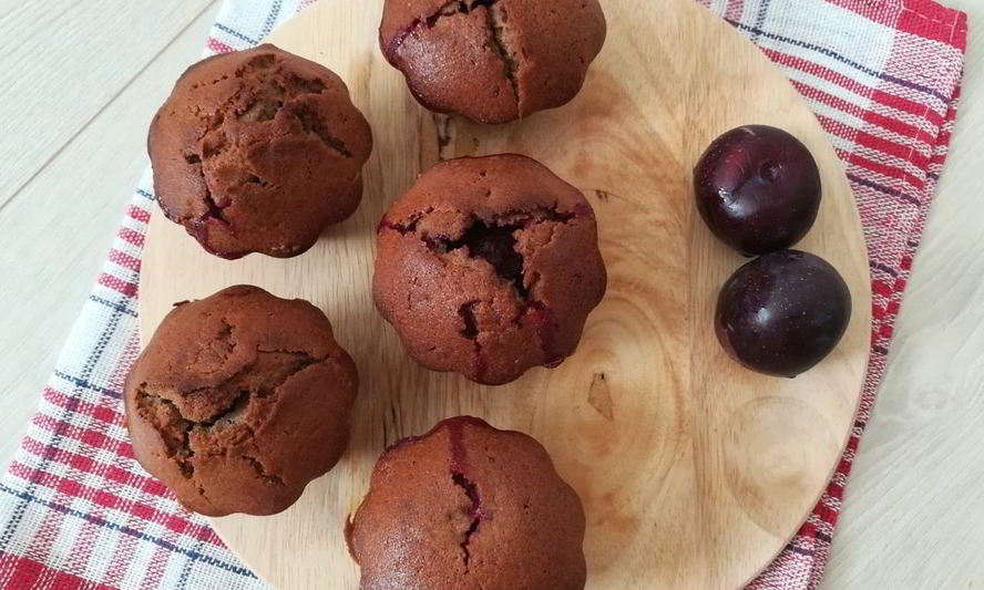 Рецепт маффины со свежей сливой