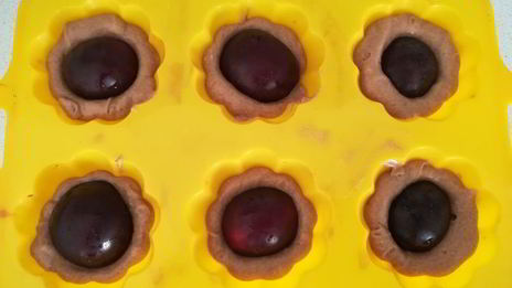 маффины со свежей сливой