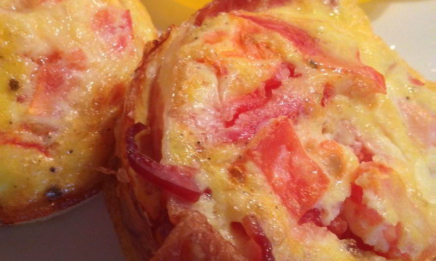 Рецепт омлетно-беконовый маффин на завтрак