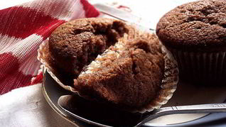 Шоколадные маффины с творожной начинкой