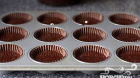 шоколадные маффины со сливками и вишней