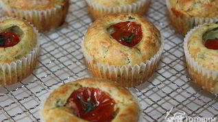 Сырные маффины с помидоркой черри
