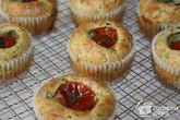Сырные маффины с помидоркой черри