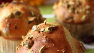 Творожные маффины с клюквой и фисташками