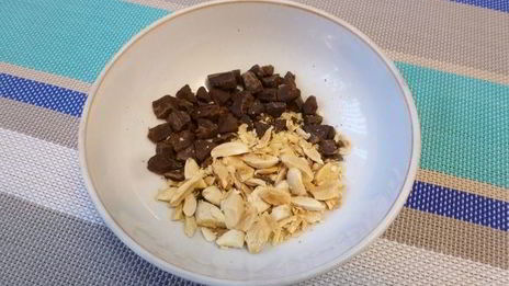 манник с шоколадом и миндалем