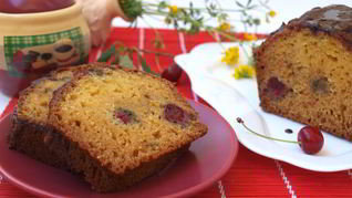 Манник с вишнями