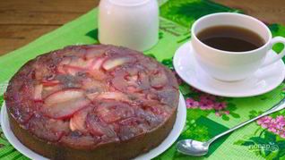 Шоколадный манник с карамельными яблоками