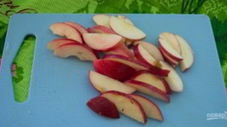 шоколадный манник с карамельными яблоками