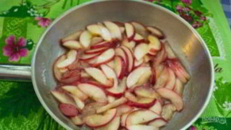 шоколадный манник с карамельными яблоками