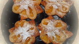 Нежные персиковые слойки