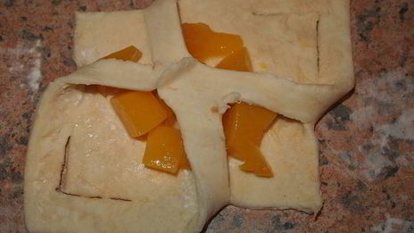 нежные персиковые слойки