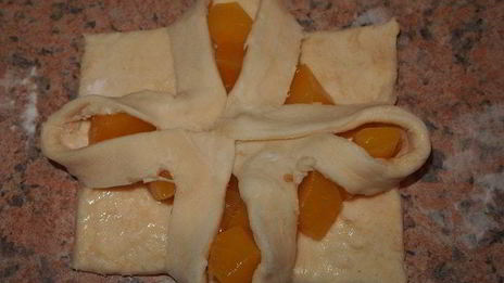 нежные персиковые слойки